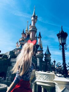 Disneyland Parijs kasteel met kleine kinderen